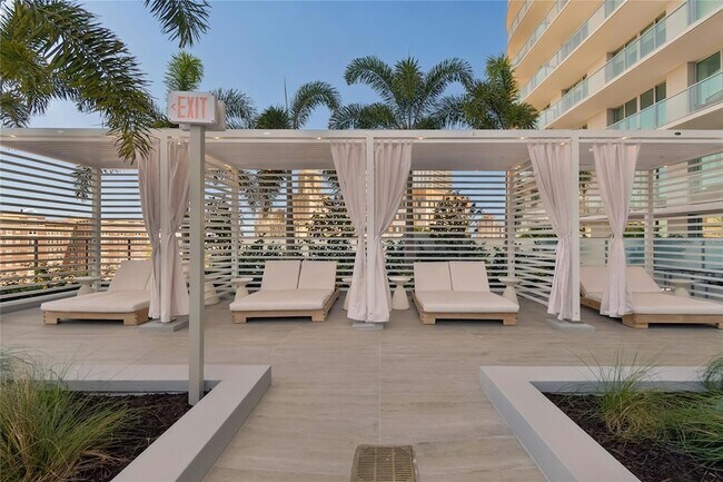 Building Photo - 400 Central Ave