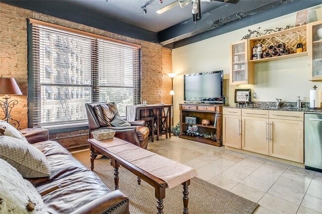 Building Photo - Beautiful 1 Bed- 1 Bath in Houston Place L...