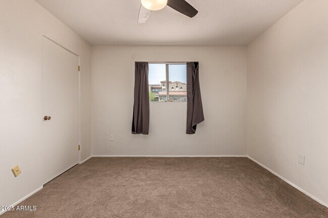 Building Photo - 1407 E El Camino Dr