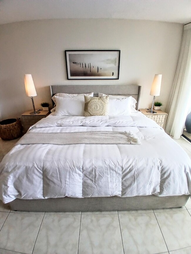 Building Photo - 1830 Embassy Dr