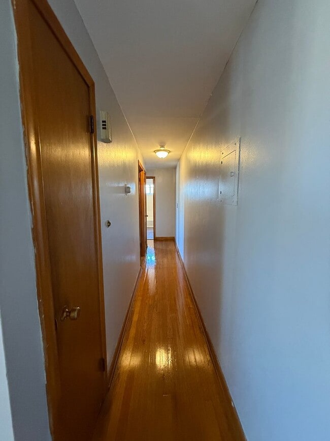 Building Photo - 10-14 Plymouth St.