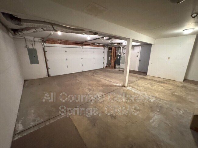 Building Photo - 931 Kings Crown Rd