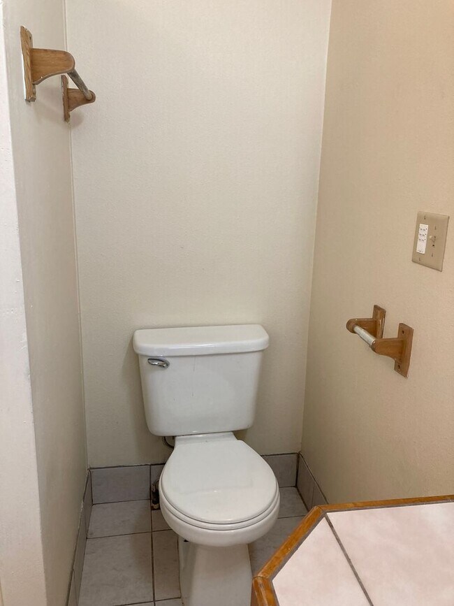 Building Photo - Campus House ~ 4 bedroom, 2 bath