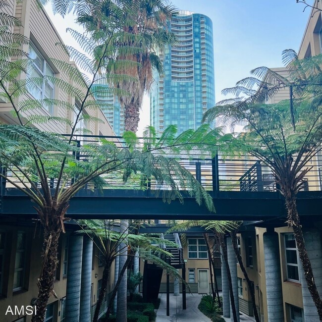 Building Photo - 2 br, 2 bath House - 400 Spear Street #220