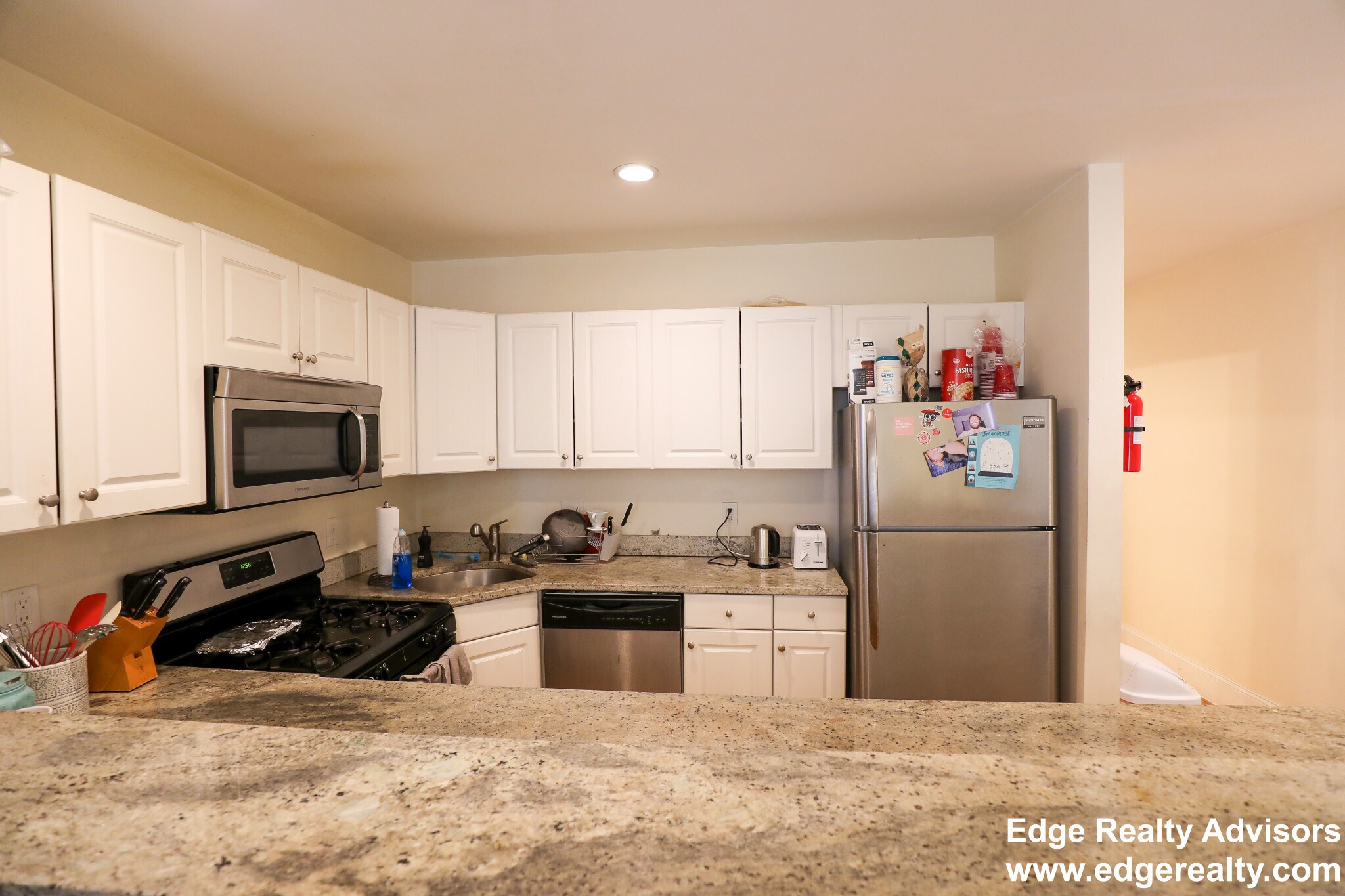 Building Photo - 55 Thatcher St