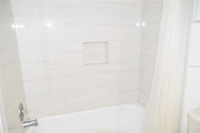 Building Photo - 528 Orange Dr