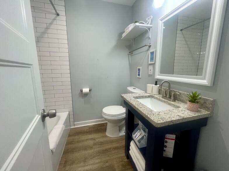 Building Photo - 285 Whitaker Cir NW