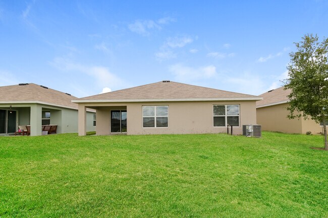 Building Photo - 8578 Triumph Cir