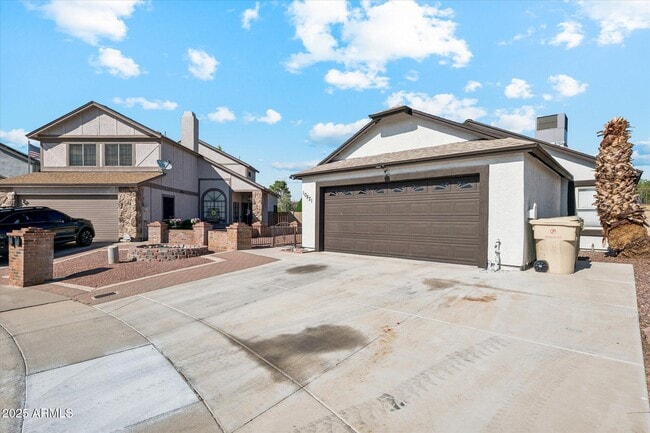 Building Photo - 10821 N 63rd Dr