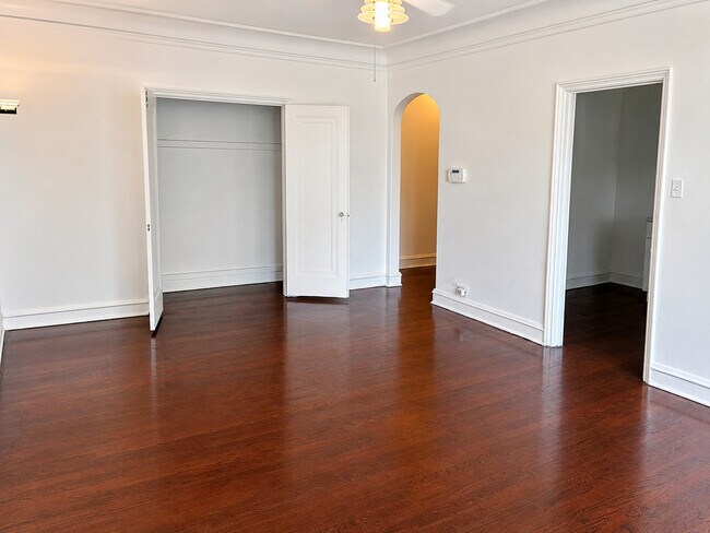 Building Photo - 7348 N Ridge Blvd