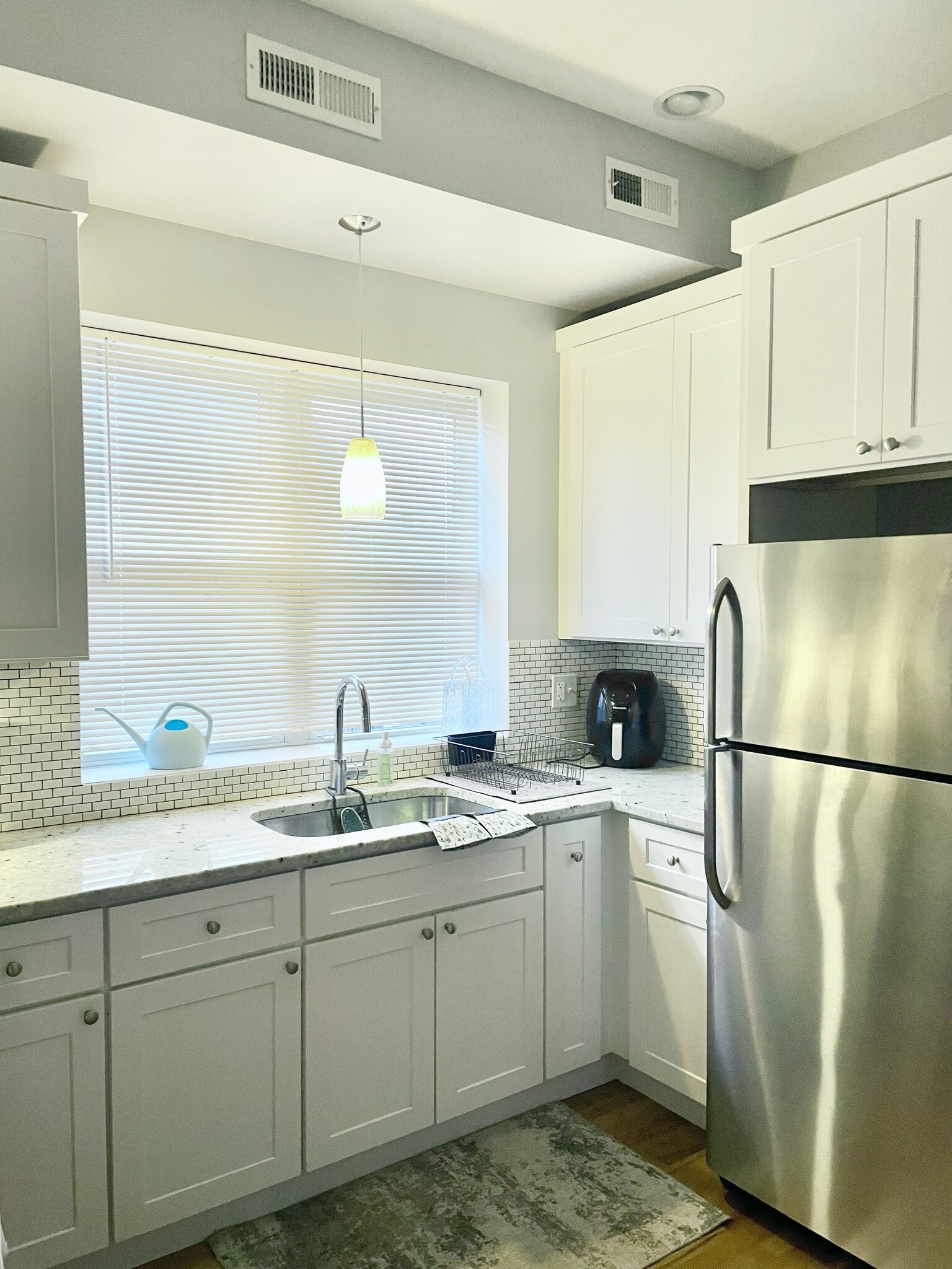 Building Photo - 2135 S Fairfield Ave