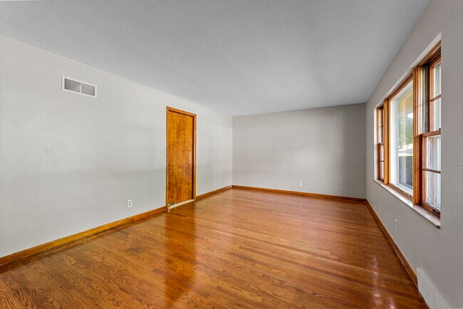 Building Photo - 9986 Northampton Dr