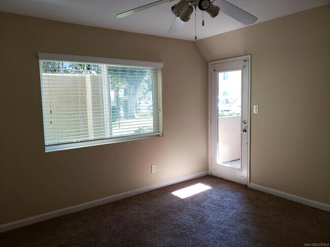Building Photo - 7425 Charmant Dr