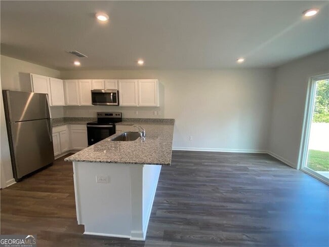 Building Photo - 536 Pemberton St