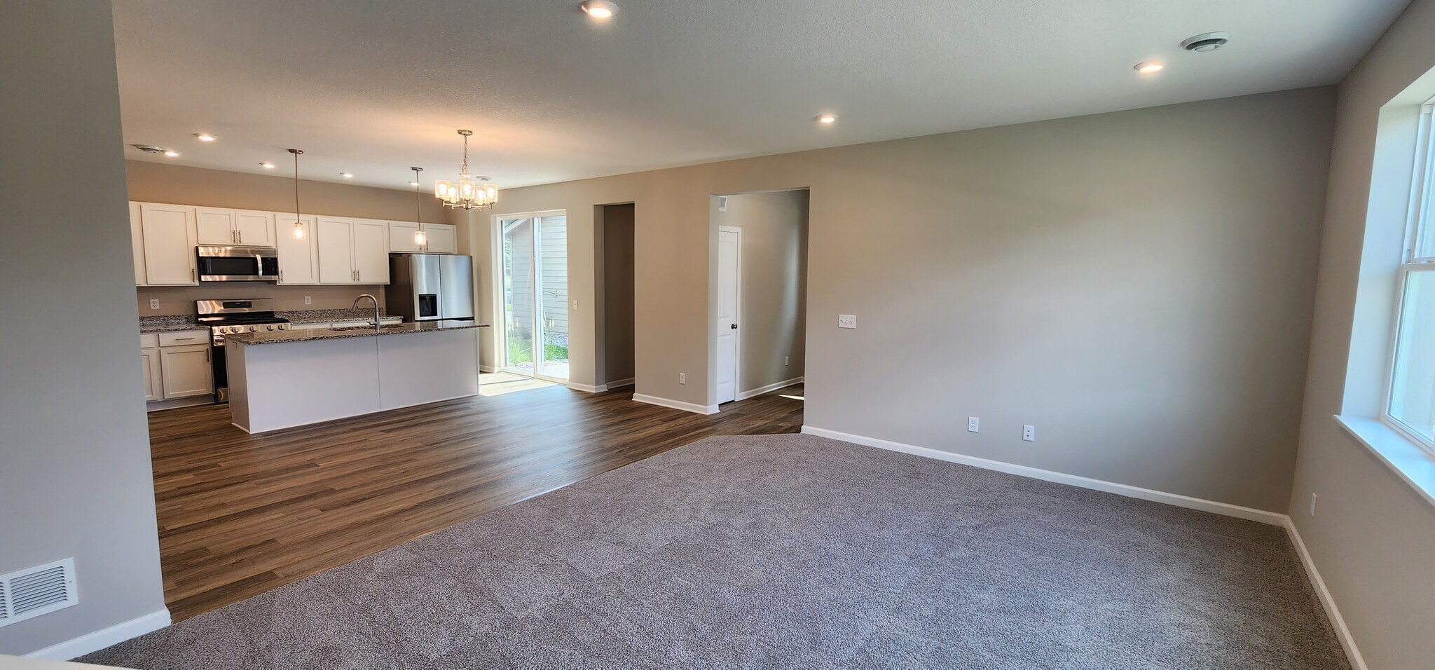 Building Photo - 1515 100th Ave NW