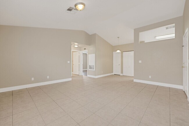 Building Photo - 2 bedroom condo in Henderson