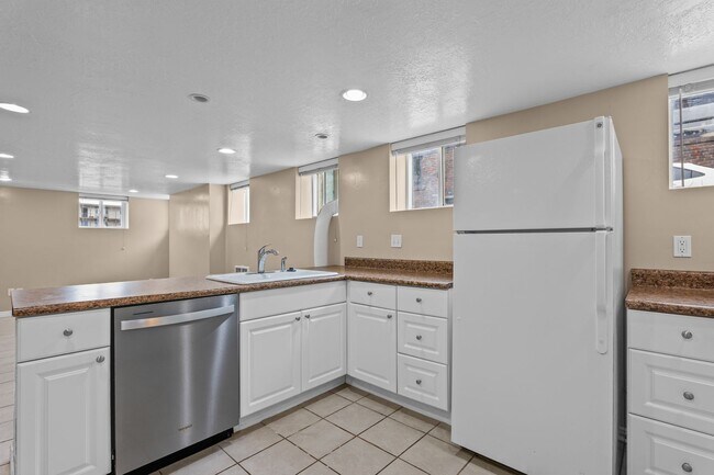 Building Photo - 137 E 600 N