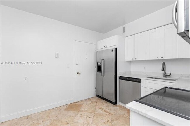 Building Photo - 5700 Collins Ave
