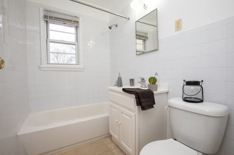 Building Photo - 118 Inslee Pl