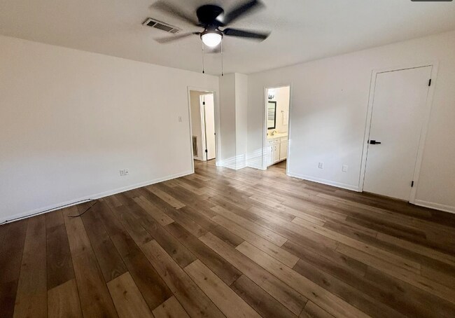 Building Photo - 1045 Chatwood Dr