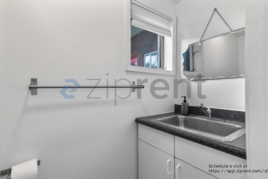 Building Photo - 3016 Filbert St