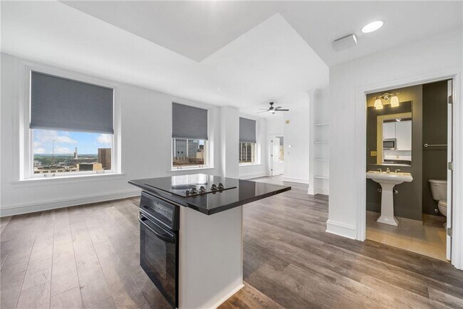 Building Photo - 57 Forsyth St NW