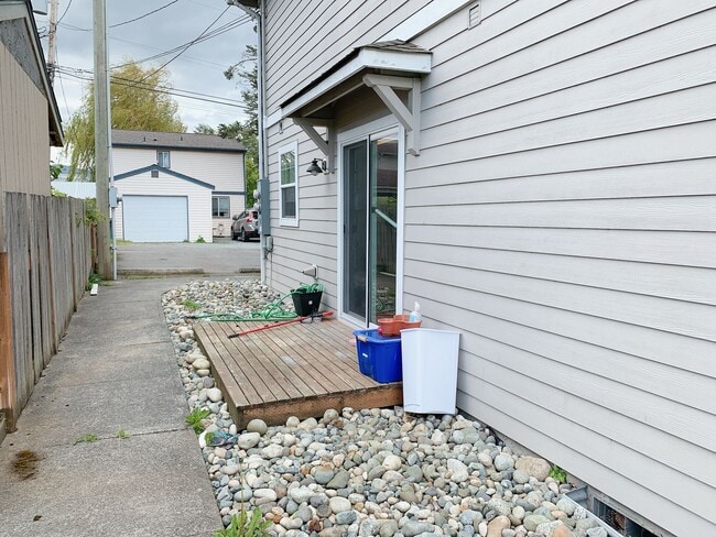 Building Photo - 2430/2434/2436 Pacific Street