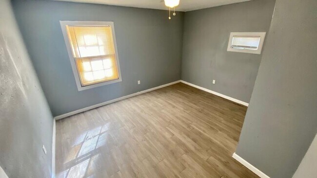 Building Photo - Handyman Special $99 Move in + Admin Fee /...
