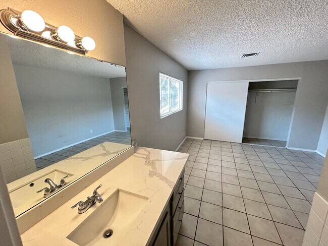 Building Photo - 5147 Greene Ln