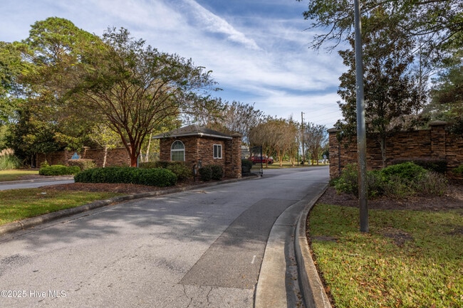 Building Photo - 119 Shellbank Dr