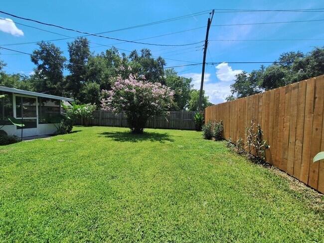 Building Photo - Stylish 4-Bedroom Belle Isle Retreat with ...