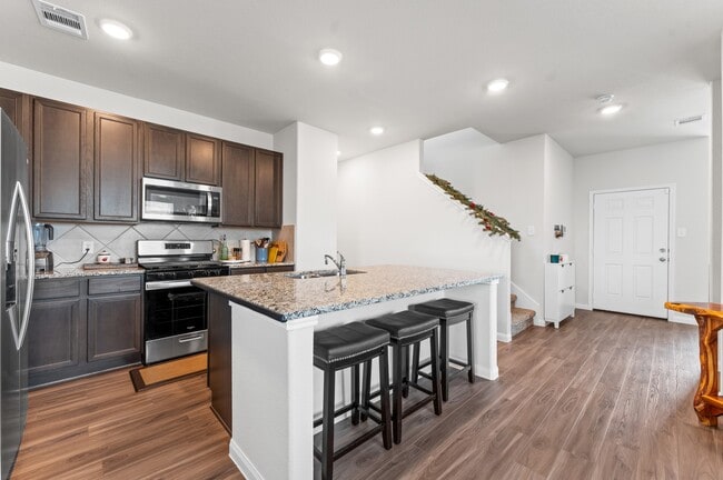 Building Photo - 16635 Olivewood Ln