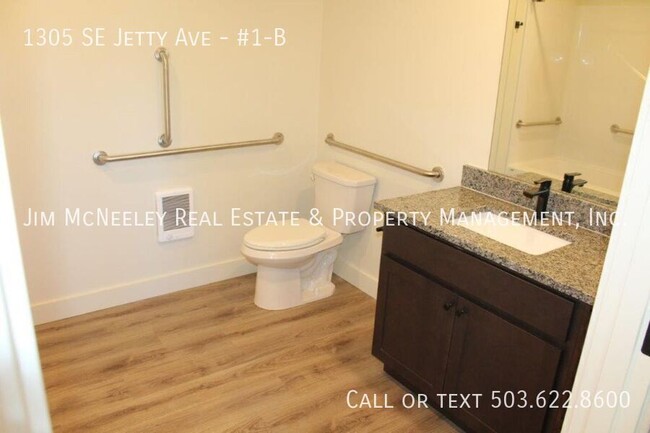 Building Photo - Lower level 2 bed/ 1 bath w/ 1 Assigned Pa...