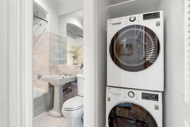 Building Photo - 120 Beacon St