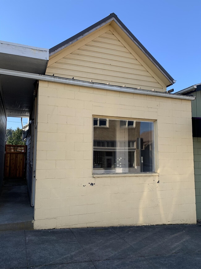 Primary Photo - 44 S Nehalem St