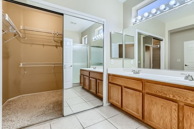 Building Photo - MONROE MODEL!  ALL APPLIANCES INCLUDED, FU...
