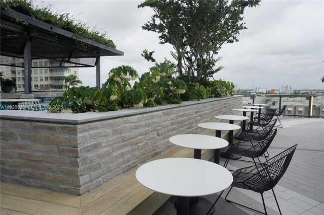 Building Photo - 121 NE 34th St