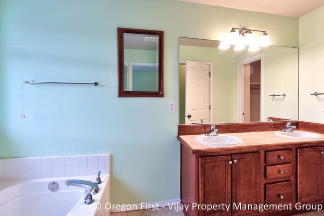 Building Photo - 10568 SW Washington St