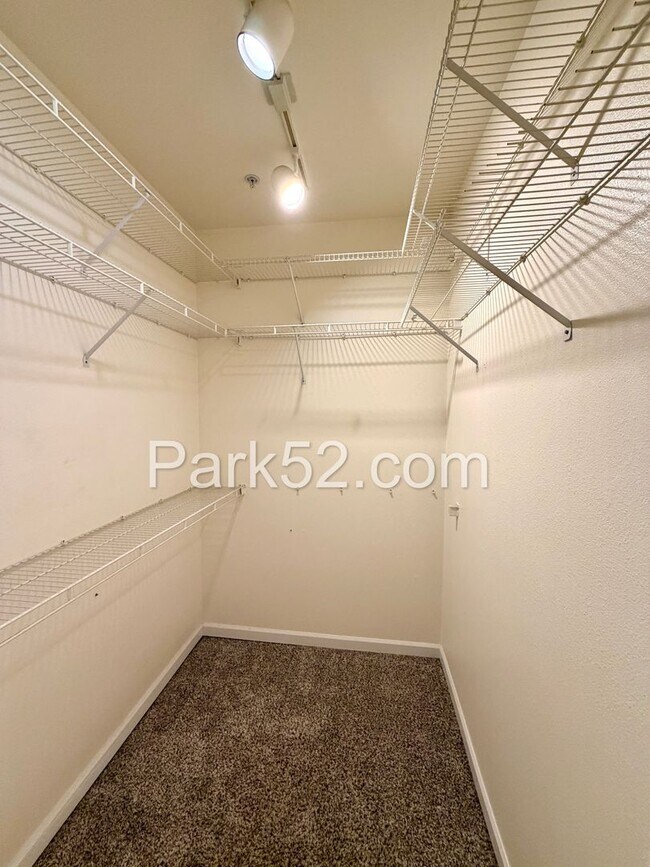 Building Photo - 2 Bedroom Plus Office Condo in DuPont!