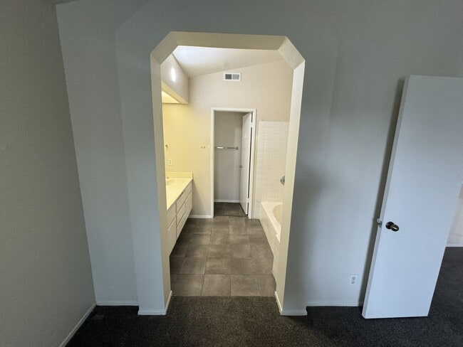 Building Photo - 4 bed 3 full bath house with 3 car attache...