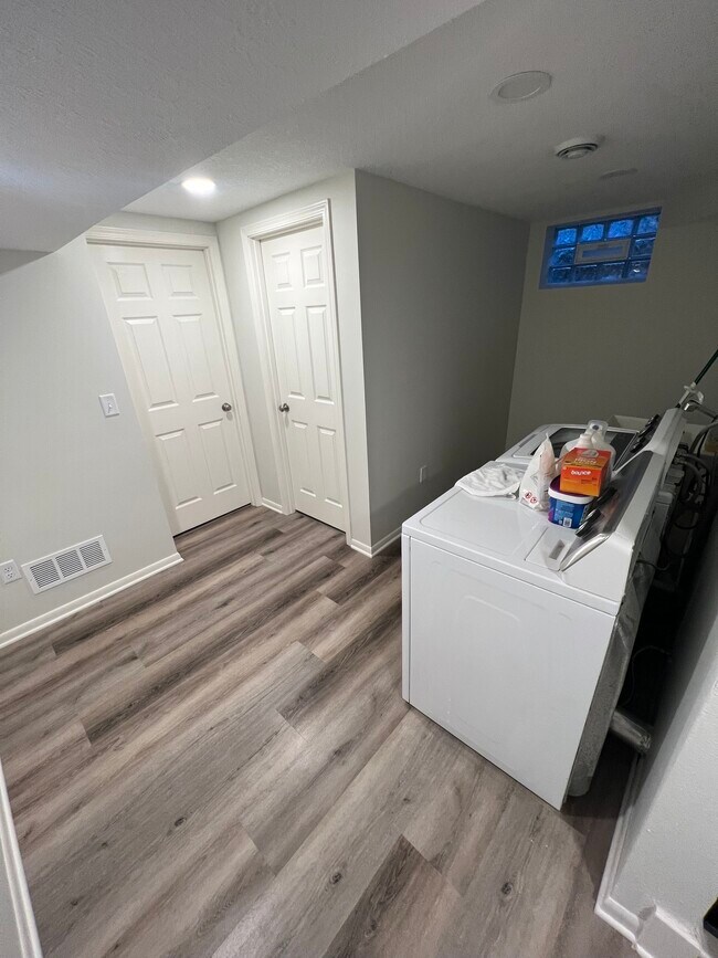 Building Photo - 3543 Holmes Ave S