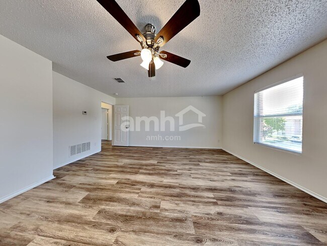 Building Photo - 1039 Mazourka Dr