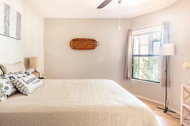 Building Photo - 134 Lakepointe Cir