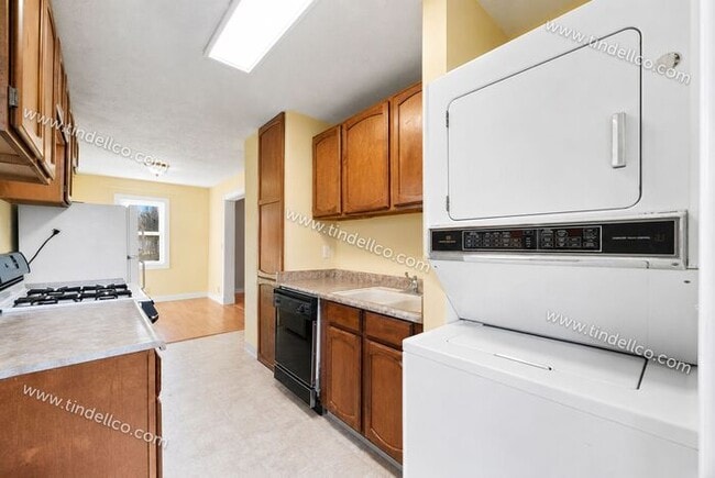 Building Photo - Charming 1-Bedroom Home in Portsmouth with A/C, Fenced Yard & Off-Street Parking