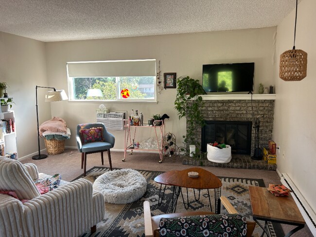 Building Photo - 1024 E Swallow Rd