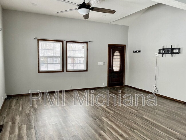 Building Photo - 19901 Oakdale Ave