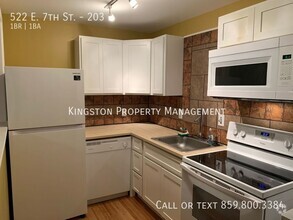 Building Photo - Remodeled 1 Bedroom Now Available! HOLIDAY...