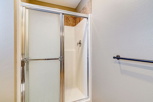 Building Photo - Beautiful all brick 3 bed 2 bath house in ...