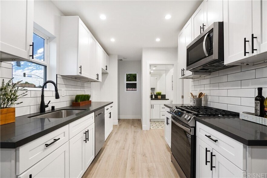 Building Photo - 18060 W Oxnard St