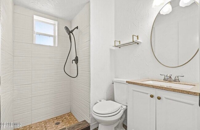 Building Photo - 5233 White Oak Dr